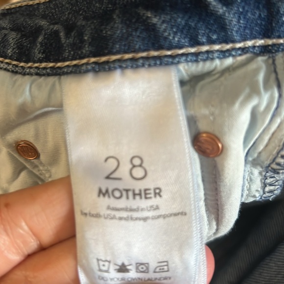 MOTHER The Tomcat Distressed Crop Jeans - Picture 4 of 7